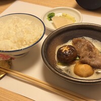先斗町しゃぶしゃぶすき焼き きらく - すき焼きは白米と共に