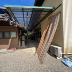 ちゅん太のおにぎり - 入口は裏側