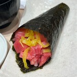 魚力海鮮寿司 - トロたく手巻き。なかなかのボリューム
