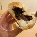 ブーランジェリ･エ･カフェ　オブジェ - ※食べかけ注意※エクレアクリームの断面～♡質と香り高いチョコレートクリームがたっぷりでチョコに溺れられます。これだーいすき！