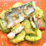 264838366 - 秋刀魚 松茸 トマト ルッコラ 自家製オレキエッテ
