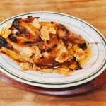 曙町 場内酒場 - ひな鳥やみつきオーブン焼き