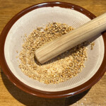 すみれ - 自分でゴマする