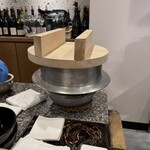 勢麟 - 羽釜で炊いた炊きたてのご飯