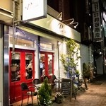 プルーカフェ - 大通り沿いにある外観