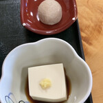 水車家 - 冷奴とそば饅頭(こしあん)