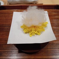 うなぎと炭焼 久松 - お椀の蓋に菊の花と綿