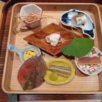 うなぎと炭焼 久松 - 八寸（イクラ、カマス寿司、イチジク、栗、骨せんべいと銀杏、自家製カラスミ）