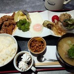 ほびーい喫茶店 - 納豆しようが焼きセット (値段お任せ)。