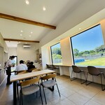 with dog coffee - 店内