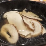 勢麟 - 今、私は松茸を食べている！！松茸の印象が強く、それがまた心地よいお椀。他店では味わったことのない衝撃のお椀でした。