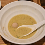 NIBOSHI MANIA - 冷や牡蠣の底に残ったスープ