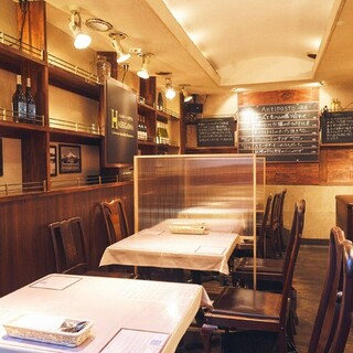 温かみのある店内で、ゆっくりとお食事をお楽しみいただけます