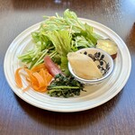 バルバルキッチンアメリ - ランチサラダ
      写真は無いがこの前には毎度のカップコンソメスープが付いている。