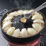 kitaguninojinhoruyafurukawa - ①熱くなった鍋の上にまんべんなく 豚脂をひき、野菜を入れます。