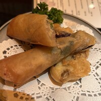廣東料理 民生 ヒルトンプラザウエスト店 - 春巻きと茄子の天ぷら