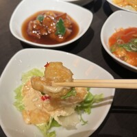 廣東料理 民生 ヒルトンプラザウエスト店 - チョイスしたメインは①海老のマヨネーズソース。これが1番美味しかったよ。