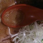 麺や 亀陣 - 白湯醤油のスープ
                                
