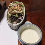 山荘 天水 - 野菜サラダ。揚げたゴボウが香ばしくておいしい(^○^)