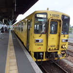 日田駅から黄色い２両編成のディーゼルカーに乗りました。