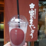山田屋まんじゅう - 名水しるこ きら520円✨氷を入れて渡してくださる冷やし しるこです♪飲み始めは ぬるめですが、グルグル回して冷やします。甘くて上品なこしあんのおしるこ。