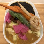 モトカレー - チキンココナッツカレー側