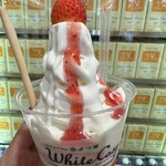 ミルク&パフェ よつ葉ホワイトコージ - 