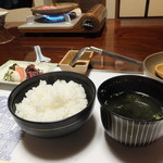 山荘 天水 - ごはん、味噌汁、お新香