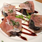 ウルトラチョップ 神楽坂 - 揚げ茄子のバルサミコマリネ 生ハム乗せ