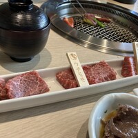 飛騨牛一頭家 馬喰一代 長良本家 - 食べ比べが楽しい