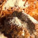 パントマイム - ハンバーグにも粉チーズ‼️