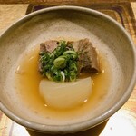 割烹 隆 - 牛タンと淡路島産玉葱の塩煮込みです。