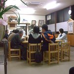 ちょっとだけ広くなった店内。待ちスペースから。
