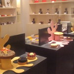 ピエール・エルメ・サロン・ド ・テ - ディスプレイ