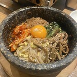 タレ焼肉と包み野菜の専門店 焼肉くるとん - 石焼きビビンバですがあまり熱々ではなかったです