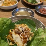 タレ焼肉と包み野菜の専門店 焼肉くるとん - チーズが伸びます