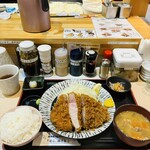 嬉嬉豚とんかつ 「君に、揚げる。」 池袋本店 - 