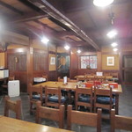 甲子 - 広々とした店内（2014/4）