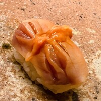 すし家 祥太 - 閖上の赤貝。やはり香りが他の産地とは異なります。噛めば噛むほど昆布の旨味が口中に充満しました
