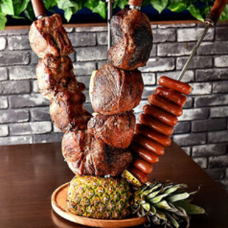 肉にこだわる本格シュラスコ！和牛・国産肉4種食べ放題！