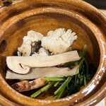 馬車道 大かわ - 土瓶蒸しの中身　鱧も松茸もたくさん‼️✨