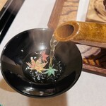 馬車道 大かわ - 注ぐと色付いて  美しく紅葉❤️ たまらんっ❣️