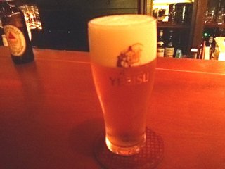 Bar T3 - ビール、８時３０分までは５００円