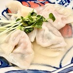 かつぎや - 一人3つずつ出してくれたスープ炊き餃子