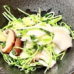 かつぎや - 白身魚 烏賊 帆立貝柱に椎茸の旨みが加わった最強の炒め物　ベースは三つ葉って云うのも素敵です