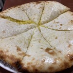 DURGA - はちみつたっぷりのチーズナン…独特だけどクセになった最初のハマりメニュー