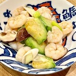 かつぎや - ここから店主にお任せの裏メニューのオンパレード　最初は小海老と白茄子と長葱などの炒め物