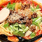 かつぎや - 私はトマトと水菜たっぷりのスペシャル3辛担々麺です
