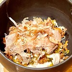 かつぎや - 中華冷奴　ちょっと甘くてピリ辛の挽肉味噌と鰹節でいただきます