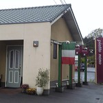 イタリア料理 ピアット ノノ  - イタリアの旗を目印に